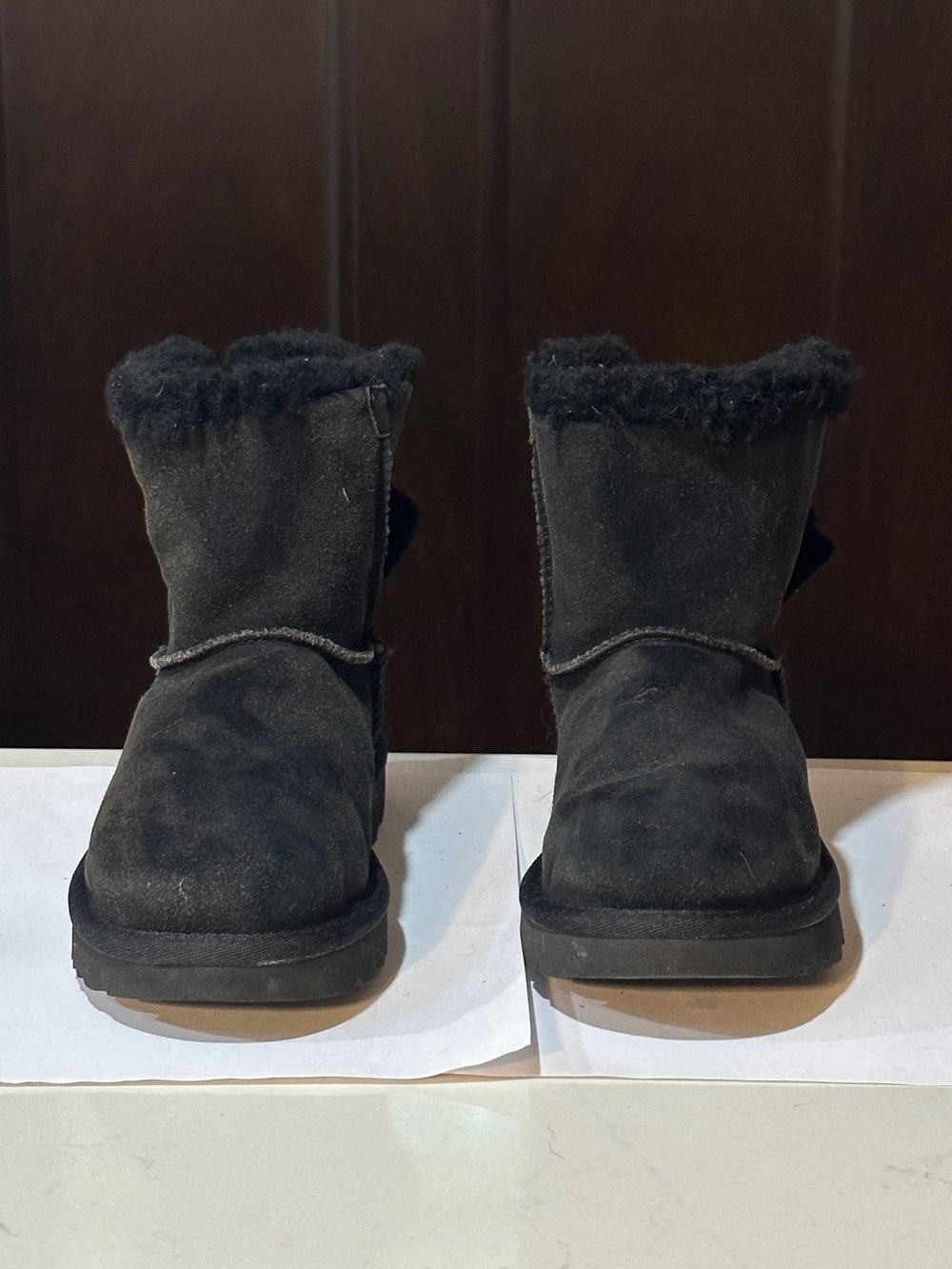 UGG Mini Bailey Bow ll Booties Size 5 Black Sheepskin Suede Satin Bow Shearling